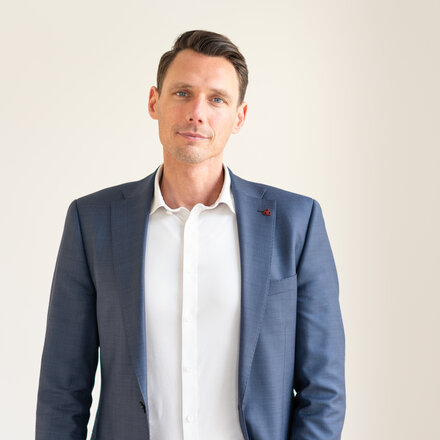 Das Bild zeigt Dr. Jan Manuel Hufnagel